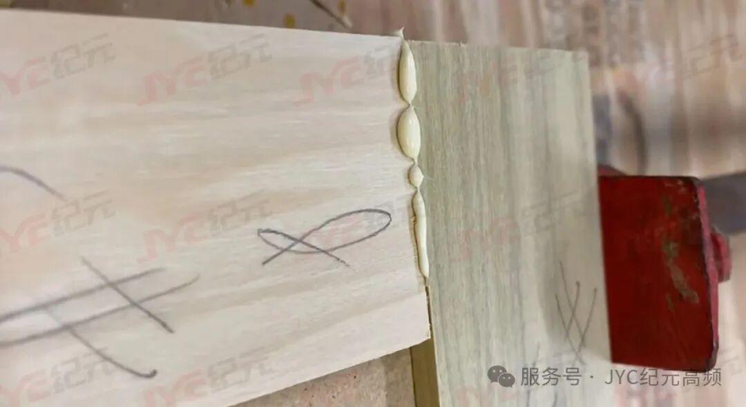 美式橱柜门全自动组装生产线:从人工组装迈向智能制造 美式橱柜门全自动组装生产线:从人工组装迈向智能制造