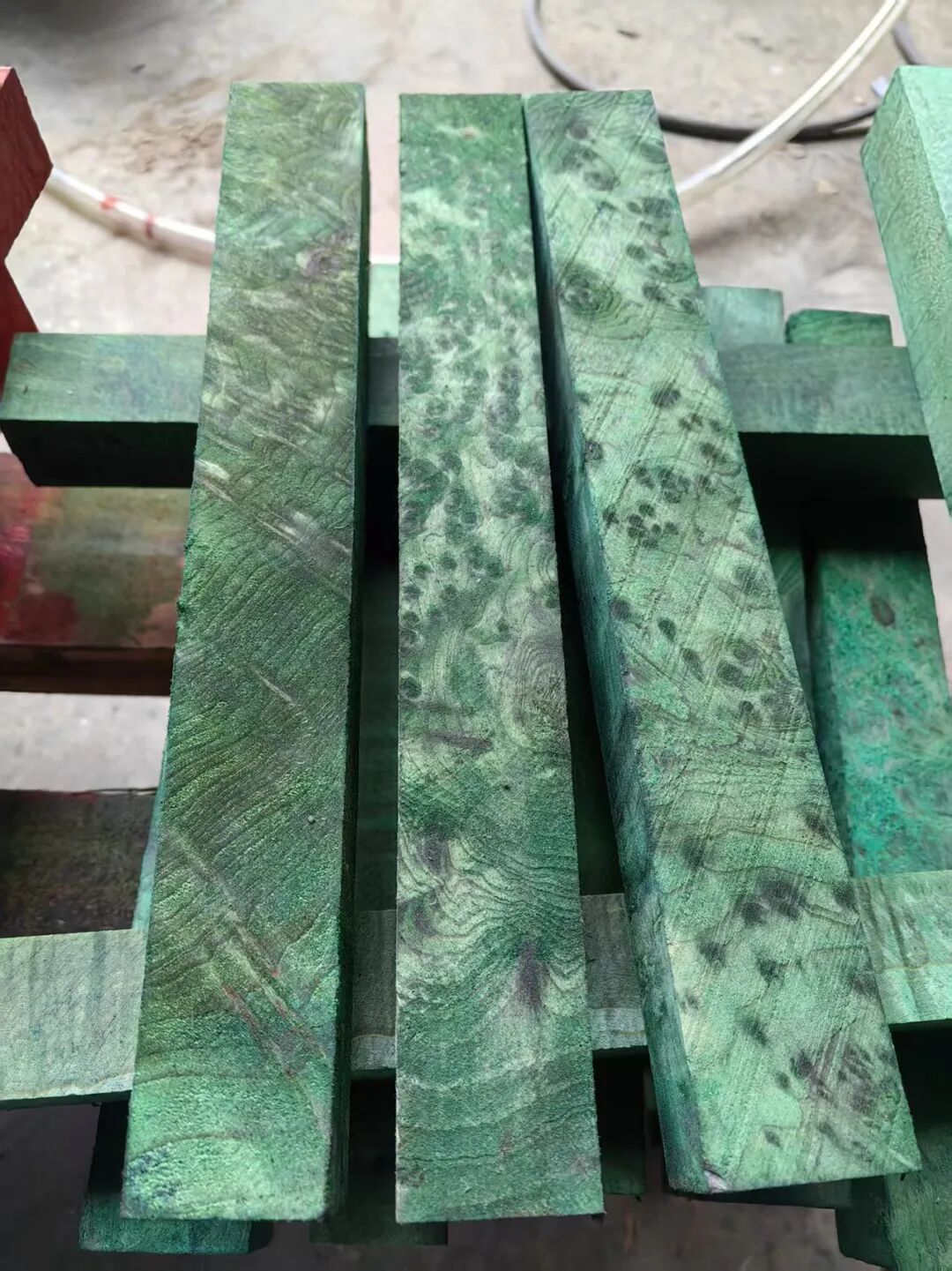 “碳化 + 交联”复合技术,高分子增强实木打造户外与室内潮湿空间专用材! “碳化 + 交联”复合技术,高分子增强实木打造户外与室内潮湿空间专用材!