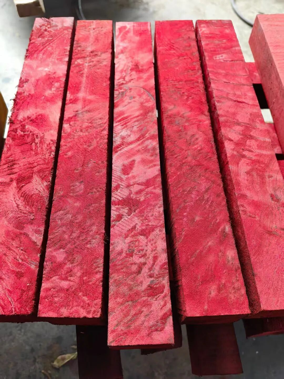 “碳化 + 交联”复合技术,高分子增强实木打造户外与室内潮湿空间专用材! “碳化 + 交联”复合技术,高分子增强实木打造户外与室内潮湿空间专用材!