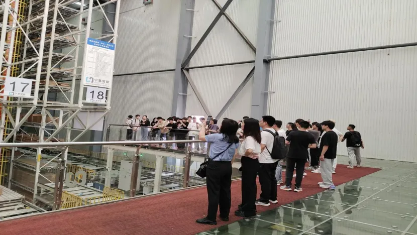 从板材验真到售后追溯,索菲亚给定制家具加了一张“身份证” 从板材验真到售后追溯,索菲亚给定制家具加了一张“身份证”