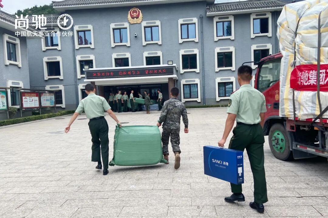 再赴长城,致敬卫士|尚驰向八达岭武警部队捐赠定制宇航枕 再赴长城,致敬卫士|尚驰向八达岭武警部队捐赠定制宇航枕