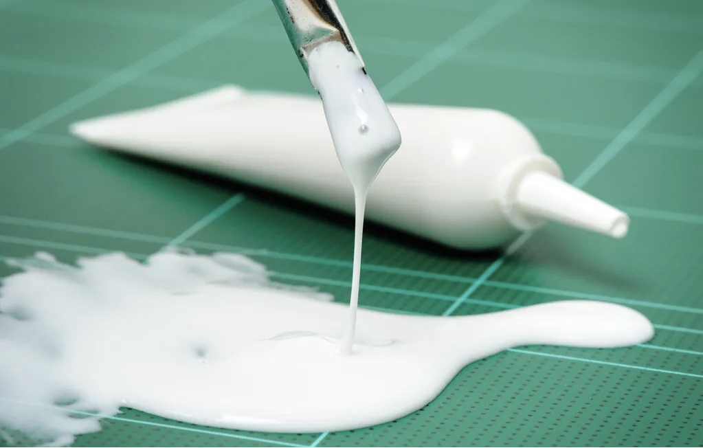 低温复贴容易崩边？HPA胶如何实现ENF级环保与高强度不反弹？