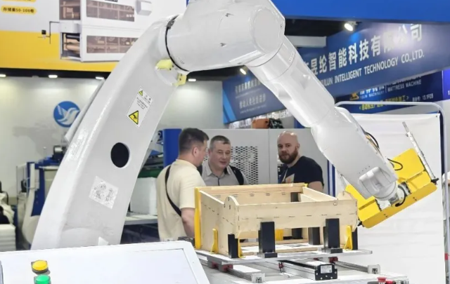 软体家具工厂升级：一体化打钉喷胶系统如何实现降本稳产