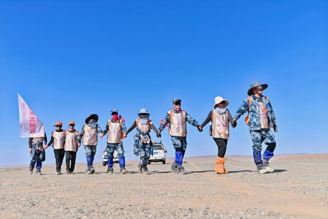 重走玄奘路  问道戈壁行丨2025尚驰集团敦煌88公里徒步行活动圆满成功