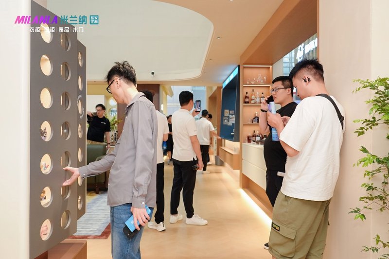10万稳起步丨米兰纳建博会首日引爆A区3.2-C02