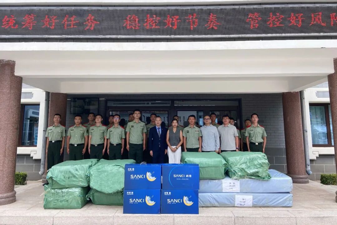 再赴长城，致敬卫士｜尚驰向八达岭武警部队捐赠定制宇航枕