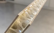 一种以SPVC蜂窝芯为核心的“冷弯即型”轻质高强板材！